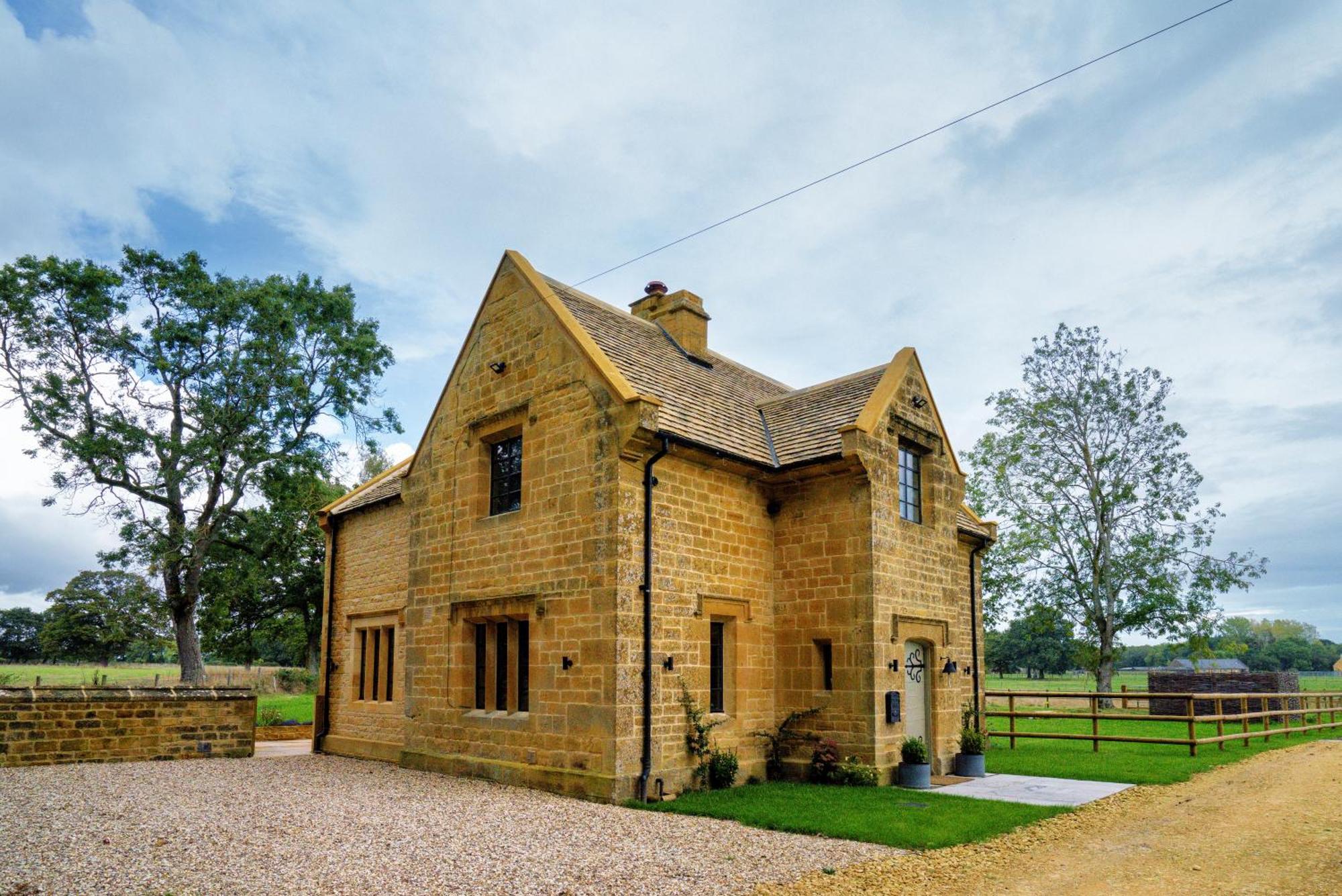 Pass The Keys Fourshires Lodge Wonderful Panoramic Views Moreton-in-Marsh Exterior foto